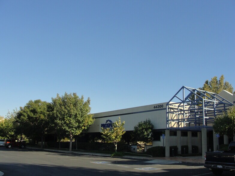 More Photos Of 44300 Lowtree Ave, Lancaster Office For Sale