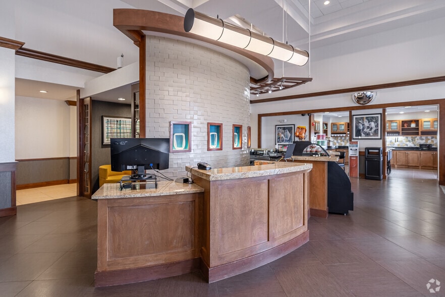More Photos Of 4610 W Walnut St, Rogers Hotel For Sale