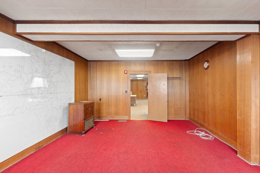 More Photos Of 1072 Main St, West Warwick Office For Sale