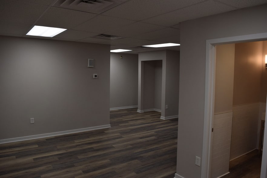 More Photos Of 4329 Emerson St, Jacksonville Warehouse For Lease