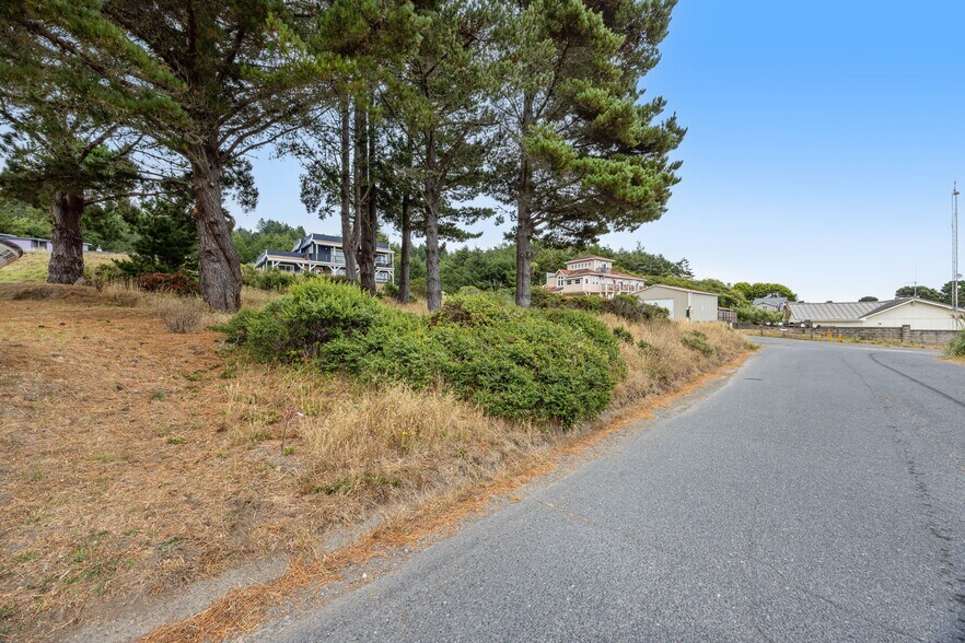 More Photos Of 129 Lower Pacific Dr, Whitethorn General Retail For Sale