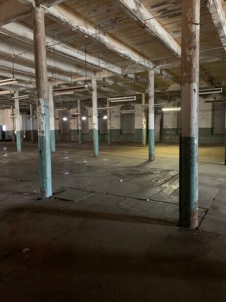 More Photos Of 195 Appleton St, Holyoke Manufacturing For Sale