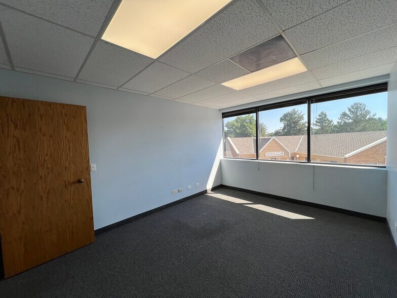 More Photos Of 8210-8236 S Holly St, Centennial Unknown For Lease