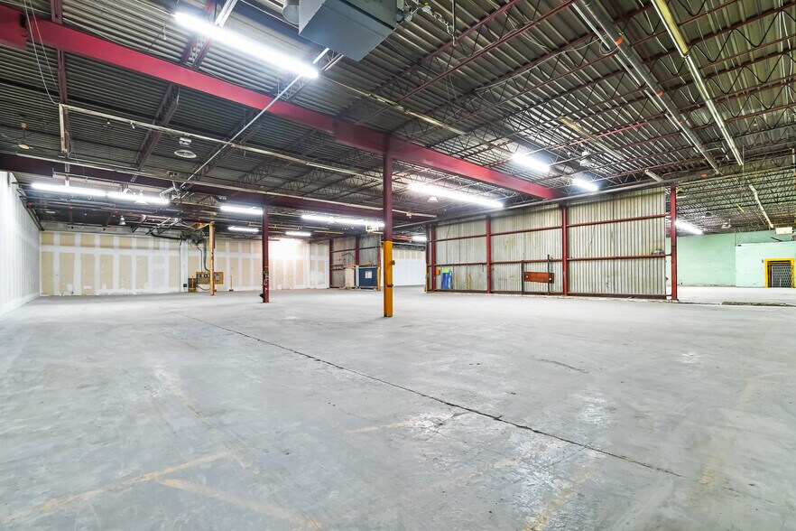 More Photos Of 215 Av Marien, Montréal Industrial For Sale