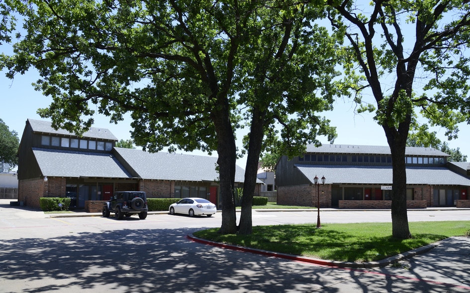 More Photos Of 3603-3617 W Pioneer Pky, Arlington Office For Lease
