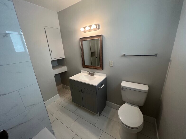 More Photos Of 239 W Cleveland Ave, Las Vegas Apartments For Sale