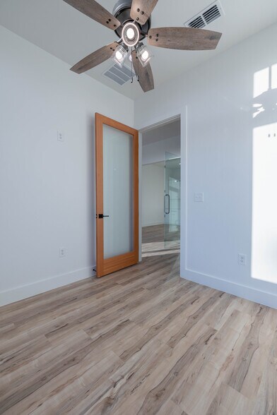 More Photos Of 8343 Upland Ave, Lubbock Office For Sale