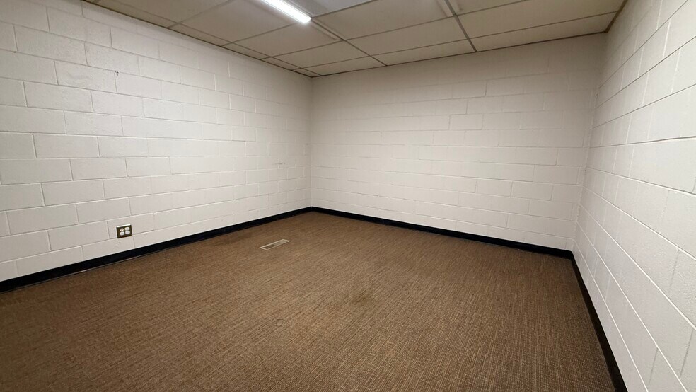 More Photos Of 1001 W Broadway St, Muskogee Medical For Sale