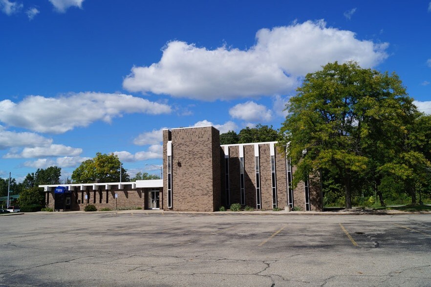 More Photos Of 111 S Waverly Rd, Lansing Office For Sale