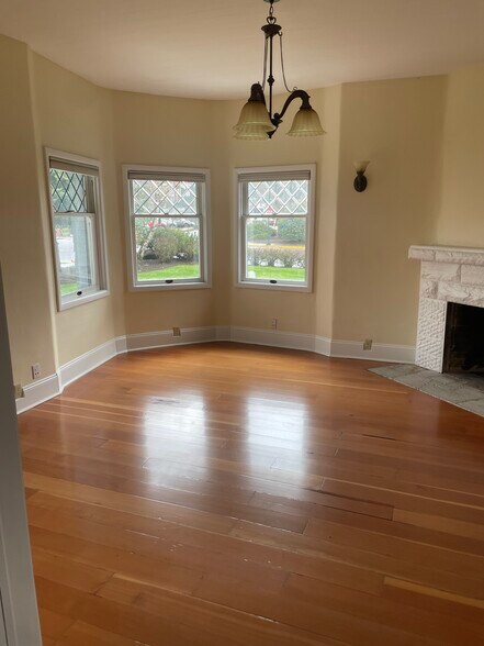 More Photos Of 214 Pioneer Pkwy West, Springfield Medical For Lease