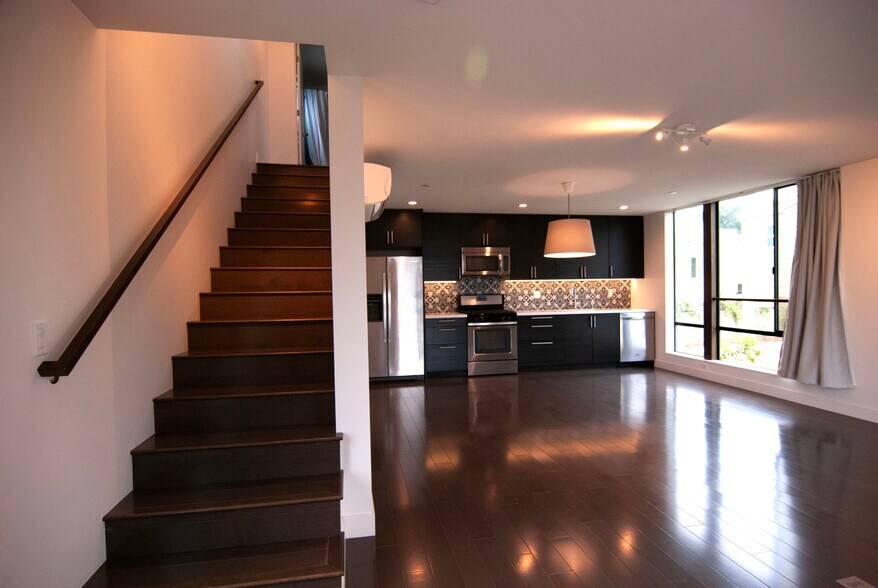 More Photos Of 385 Juniper Ave, Carlsbad Apartments For Sale