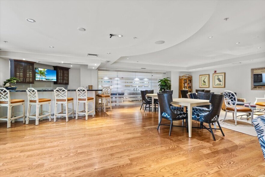 More Photos Of 801 S Olive Ave, West Palm Beach Apartments For Lease