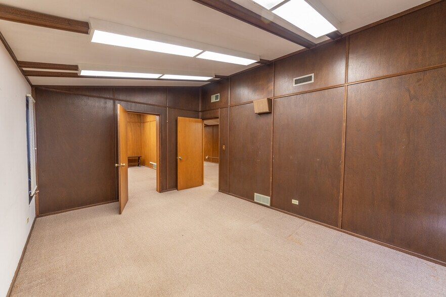 More Photos Of 605 Scott St, Wausau Office For Sale