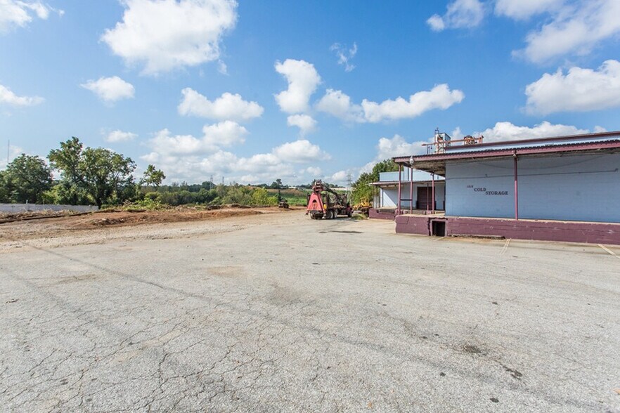 More Photos Of 1015 Boulevard SE, Atlanta Distribution For Sale