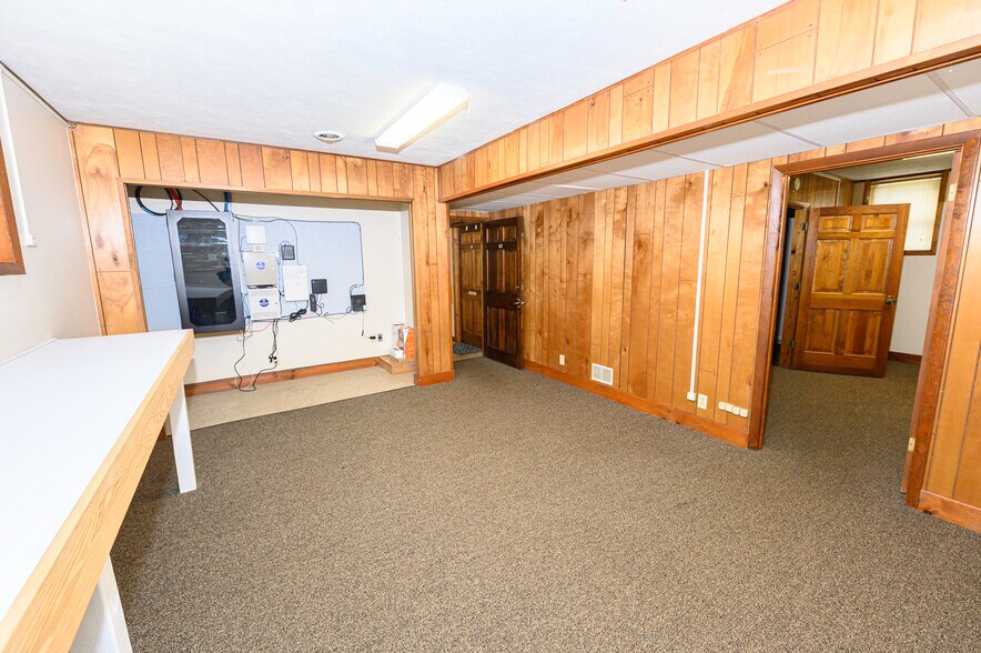 More Photos Of 2500 Brewerton Rd, Mattydale Office Residential For Lease