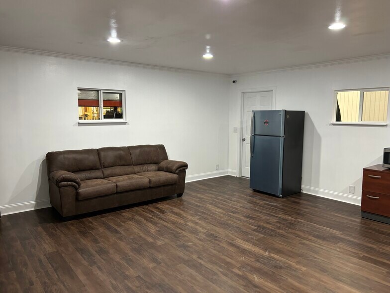 More Photos Of 7754 S State Route 73, Wilmington Flex For Lease