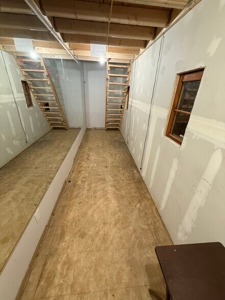 More Photos Of 149-175 E Cove Ave, Wheeling Storefront For Lease