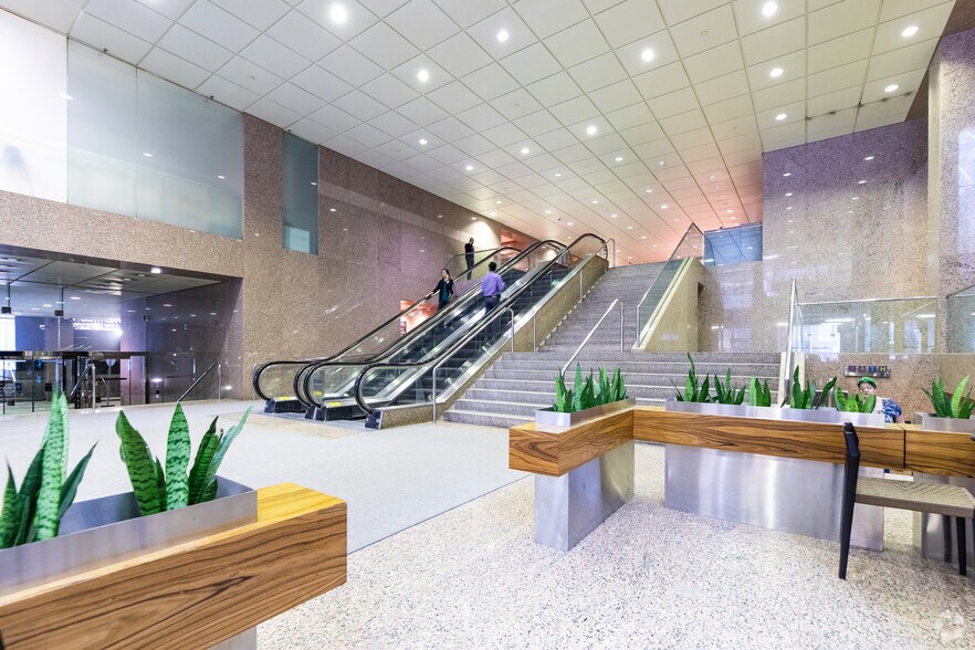 More Photos Of 95 Wellington St W, Toronto Office For Lease