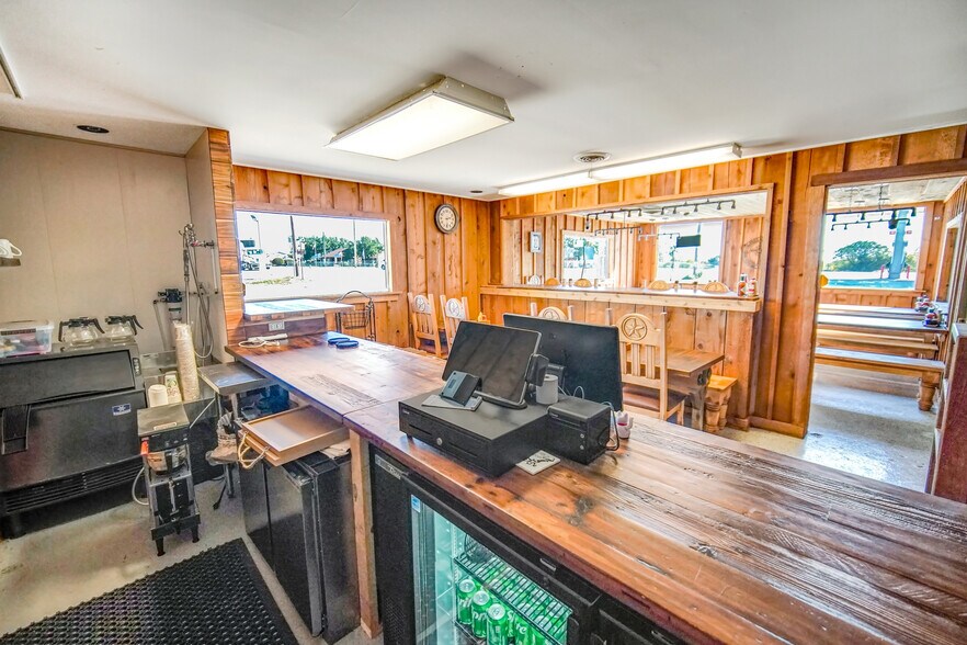 More Photos Of 111 E Dempsey St, Bryson General Retail For Sale