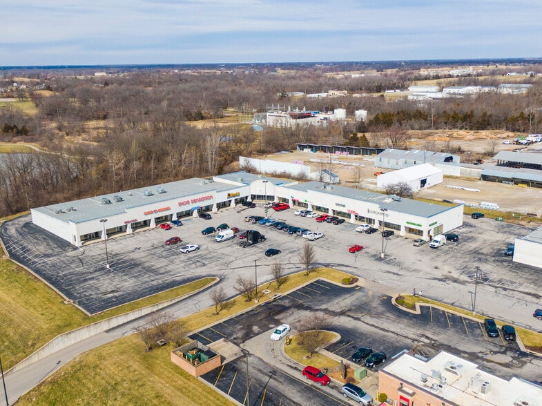 More Photos Of 1705-1877 N Bluff St, Fulton Unknown For Lease