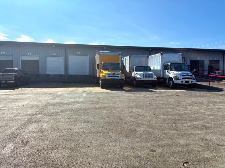 More Photos Of 2100 E Union Bower Rd, Irving Warehouse For Lease