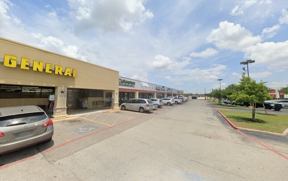 More Photos Of 2004-2032 N Main St, Pearland Unknown For Lease