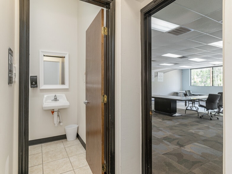 More Photos Of 579 Tunnel Rd, Asheville Freestanding For Lease