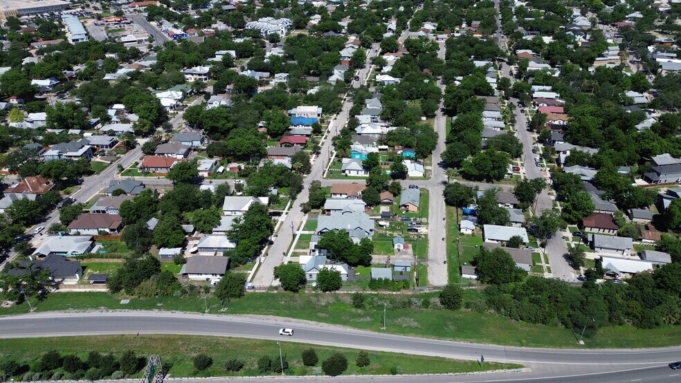 More Photos Of 1010 Hoefgen Avenue, San Antonio Land For Sale