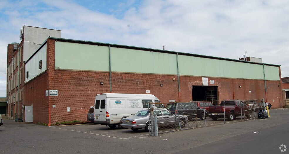 More Photos Of 838 Main Ave, Passaic Self Storage For Lease