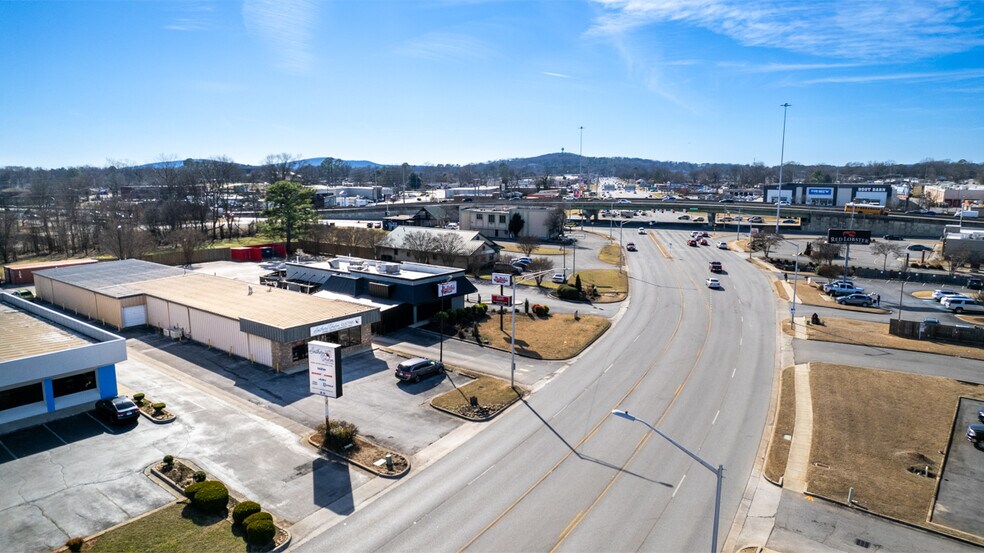 More Photos Of 1847 University Dr NW, Huntsville Light Distribution For Lease
