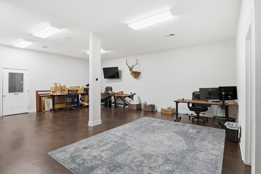 More Photos Of 5342 5th St, Katy Freestanding For Lease