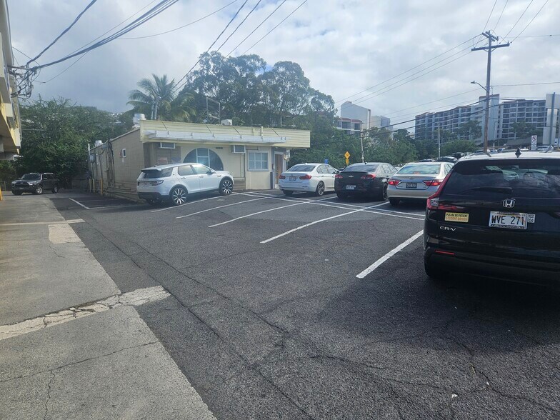 More Photos Of 3036 Waialae Ave, Honolulu Restaurant For Sale