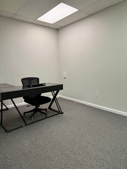 More Photos Of 375 Sunrise Hwy, Lynbrook Storefront Retail Office For Lease