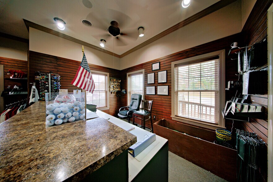 More Photos Of 128 Oakview Club Dr, Macon-Bibb Golf Course Driving Range For Sale