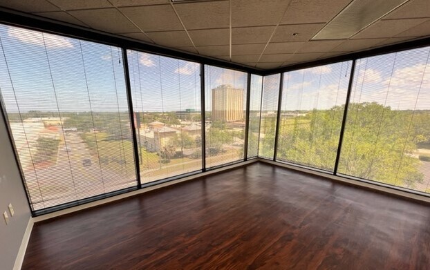 More Photos Of 9485 Regency Square Blvd, Jacksonville Office For Lease
