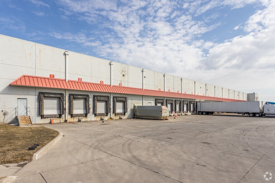 More Photos Of 1010 SE 54th St, Ankeny Distribution For Lease