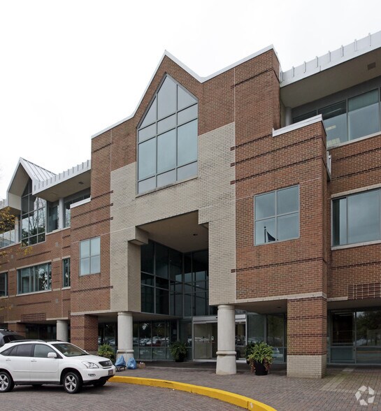 More Photos Of 100 Tournament Dr, Horsham Township Office For Lease