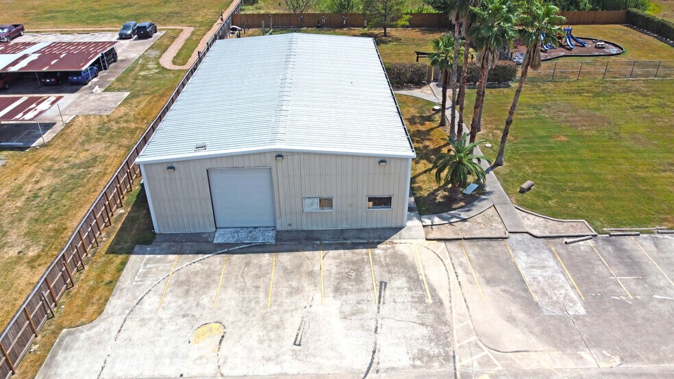 More Photos Of 7770 Spencer Hwy, Pasadena Light Distribution For Sale