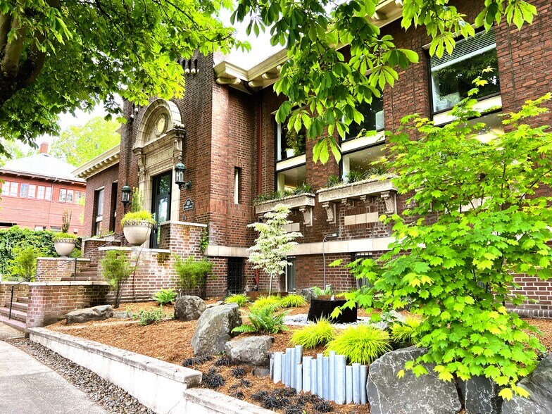 More Photos Of 1110 SE Alder St, Portland Office For Lease