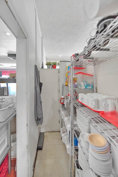 More Photos Of 14901 S Western Ave, Gardena Freestanding For Lease