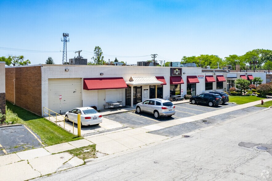More Photos Of 6421-6425 N Hamlin Ave, Lincolnwood Coworking Space