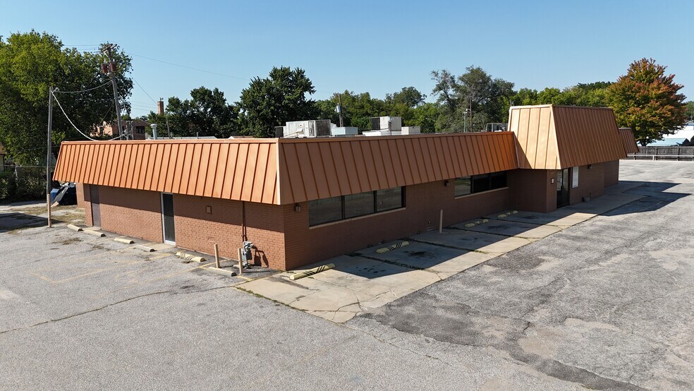 More Photos Of 2131-2149 S Broadway, Wichita Restaurant For Sale