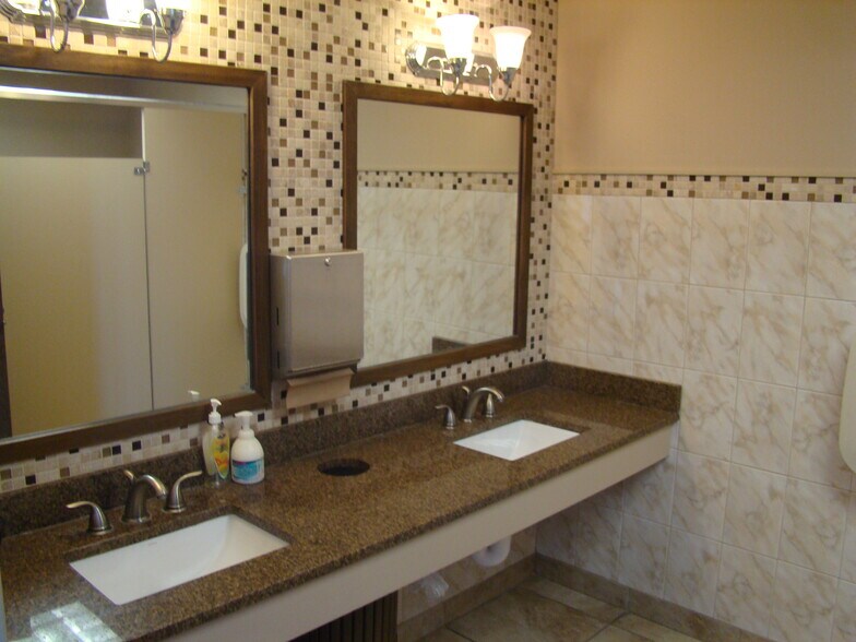 More Photos Of 32875 Solon Rd, Solon Medical For Lease