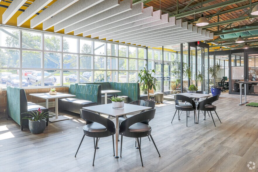 More Photos Of 725 Prudden St, Lansing Office For Lease