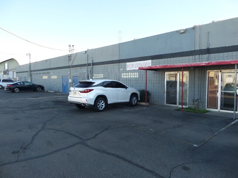 Primary Photo Of 2319-2331 W Palm Ln, Phoenix Service For Lease
