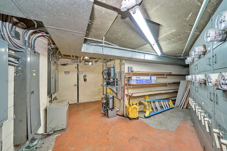 More Photos Of 8737 Beverly Blvd, West Hollywood Medical For Sale