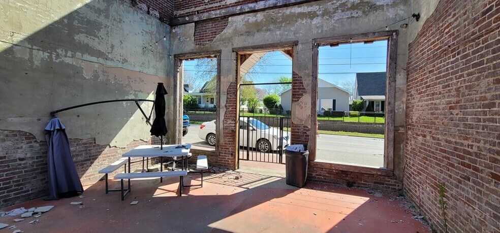 More Photos Of 218 N Main St, Beaver Dam General Retail For Sale