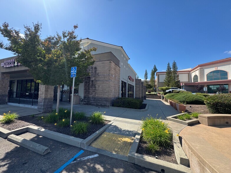 More Photos Of 1563 Eureka Rd, Roseville Restaurant For Lease
