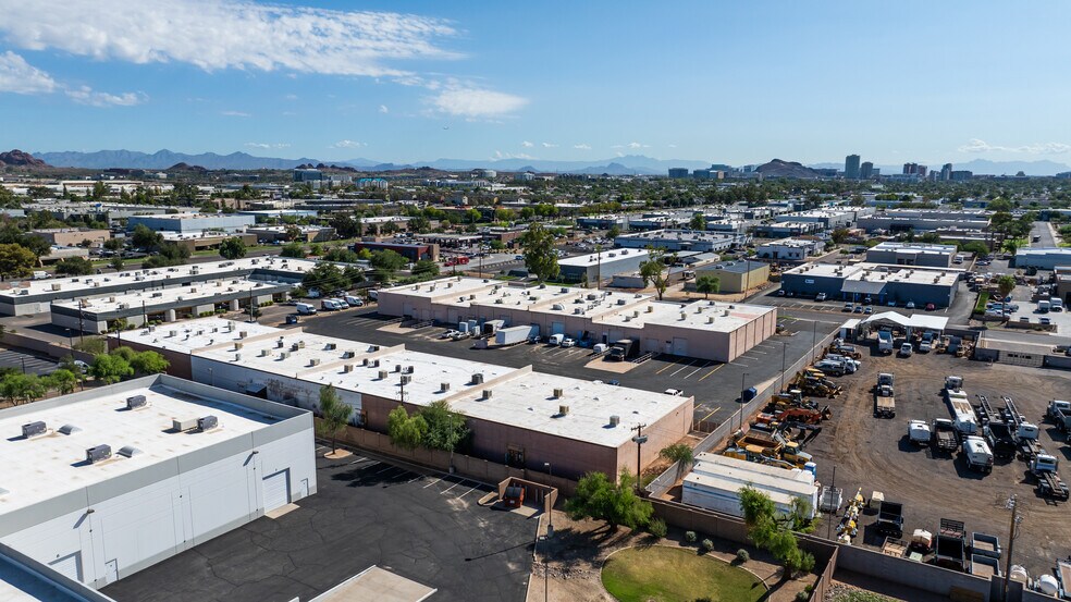 More Photos Of 910 S Hohokam Dr, Tempe Warehouse For Lease