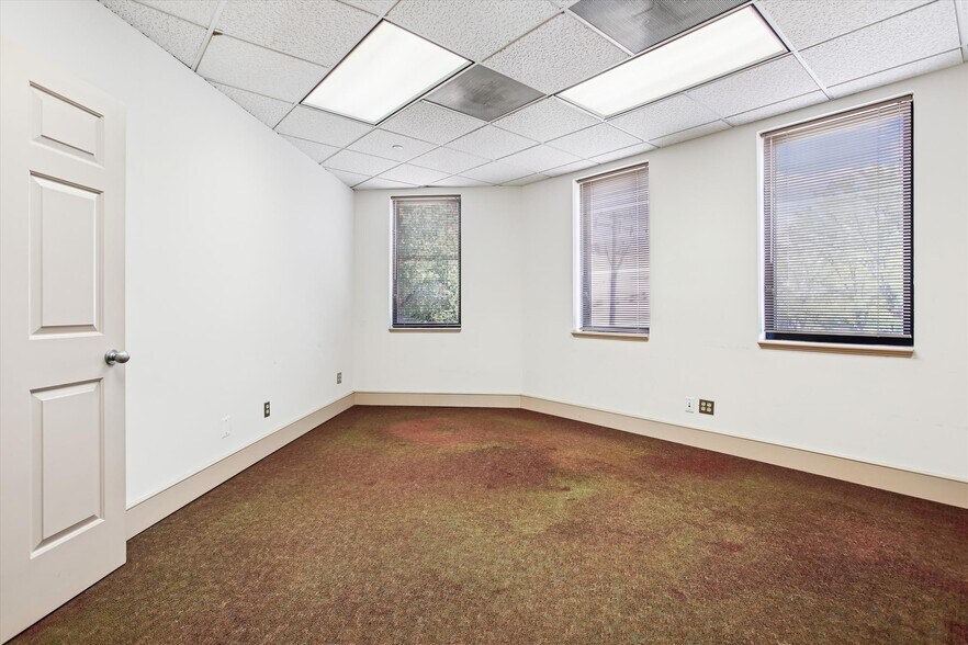 More Photos Of 1501 Duke St, Alexandria Office For Lease